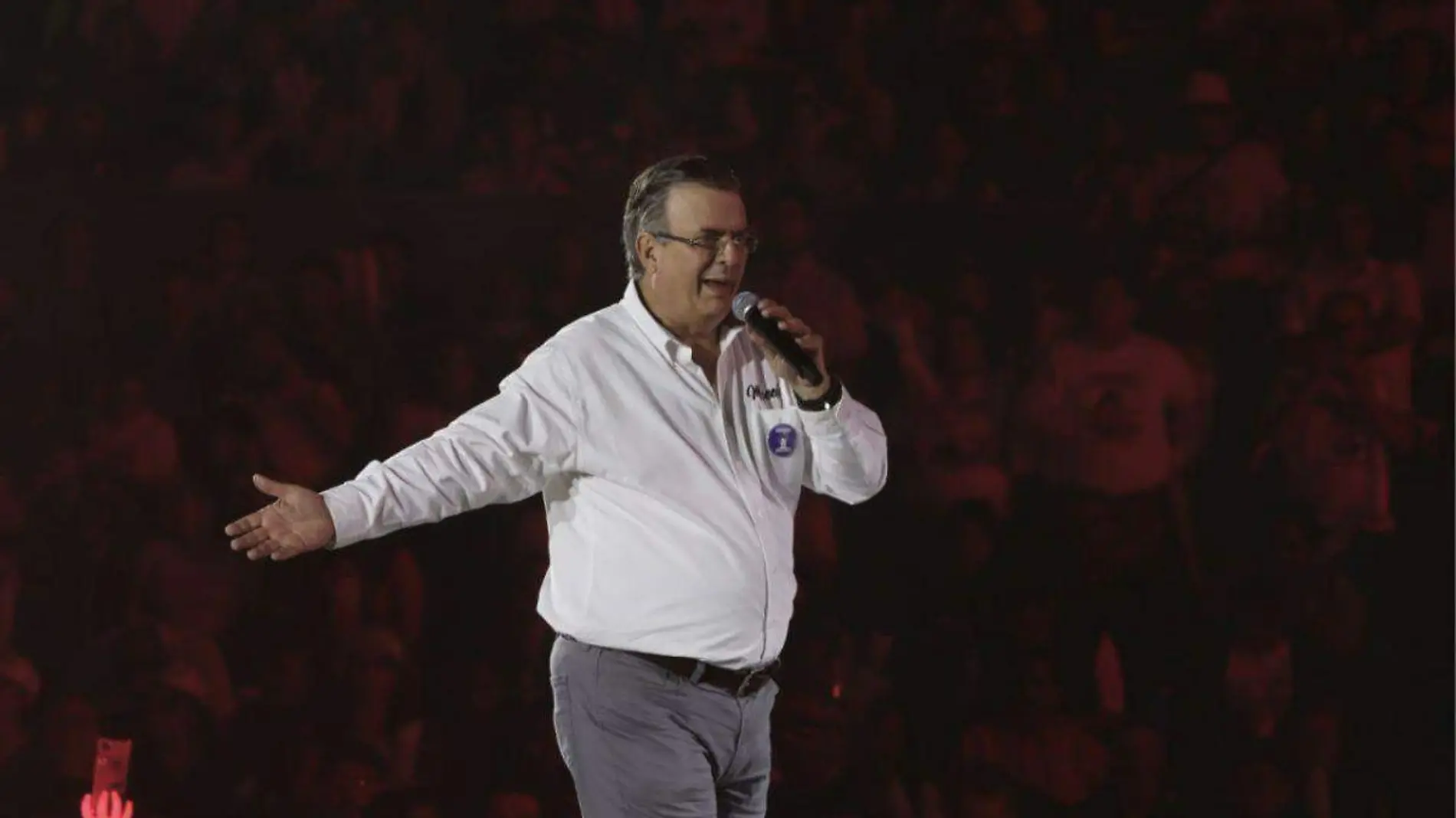 Marcelo Ebrard se reune con su equipo previo a conteo de encuestas de Morena